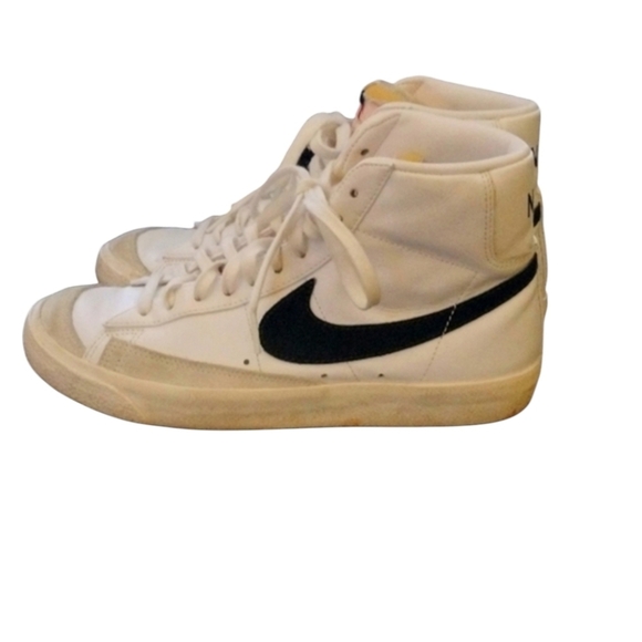 Nike Blazer Mid 77 Vintage White and Black Athletic Shoes-size 9